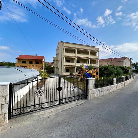 Apartments Piculjan Lopar Buitenkant foto