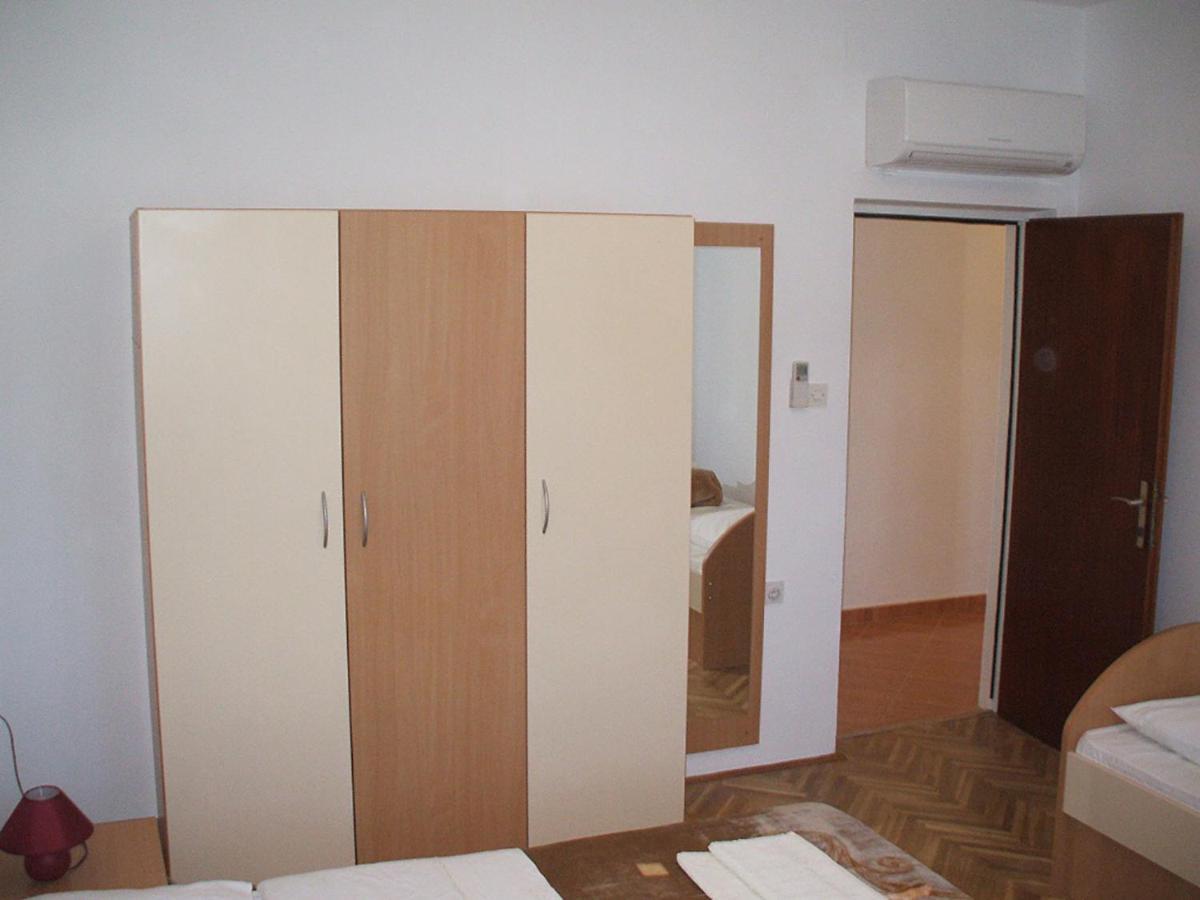 Apartments Piculjan Lopar Buitenkant foto