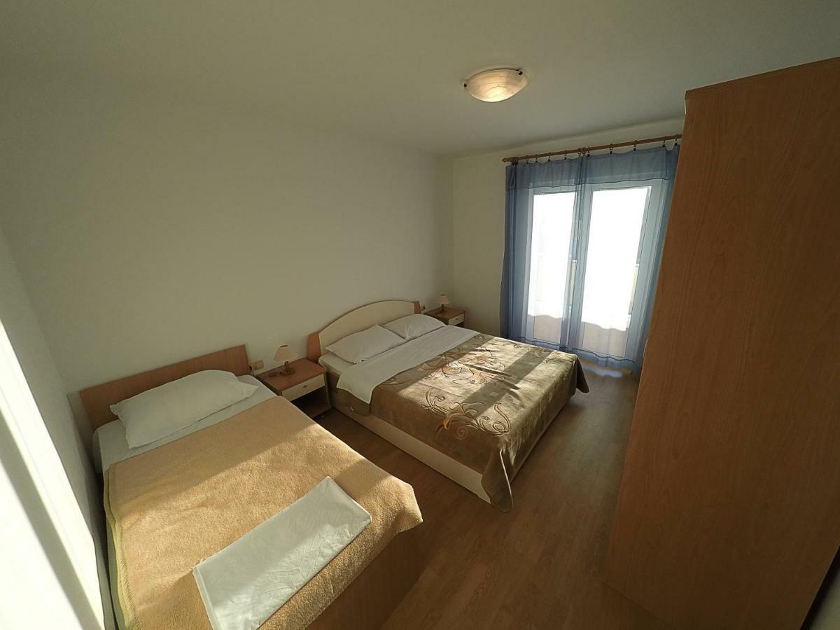 Apartments Piculjan Lopar Buitenkant foto